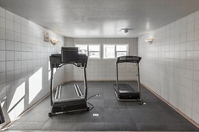 Empire Inn & Suites