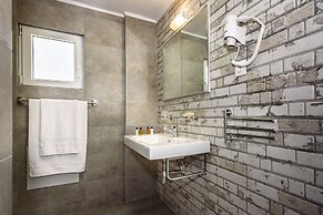 Corinna Mare