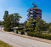 Business Hotel