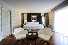 Holiday Inn Niagara Falls - By The Falls by IHG