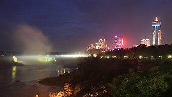 Holiday Inn Niagara Falls - By The Falls by IHG