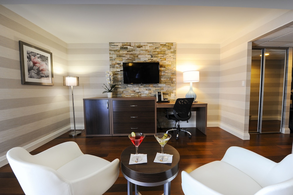 Holiday Inn Niagara Falls - By The Falls by IHG