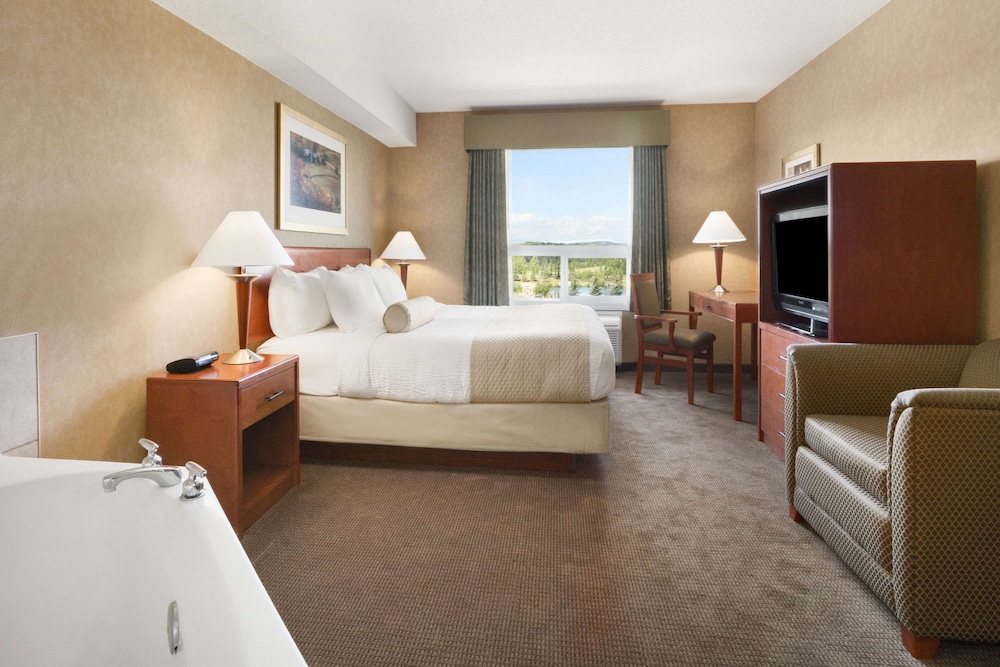 Days Inn & Suites by Wyndham Cochrane