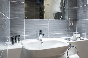 Burleigh Court Hotel