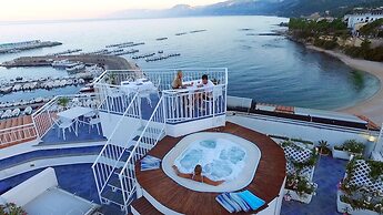 BUE MARINO HOTEL & ROOFTOP BAR