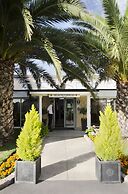 Beachcombers Hotel