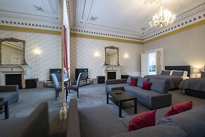 Grosvenor Suites