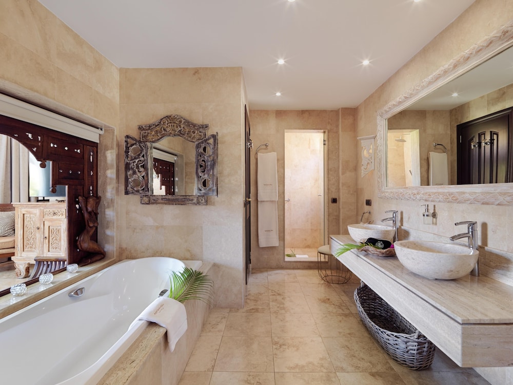 Royal Garden Villas & Spa