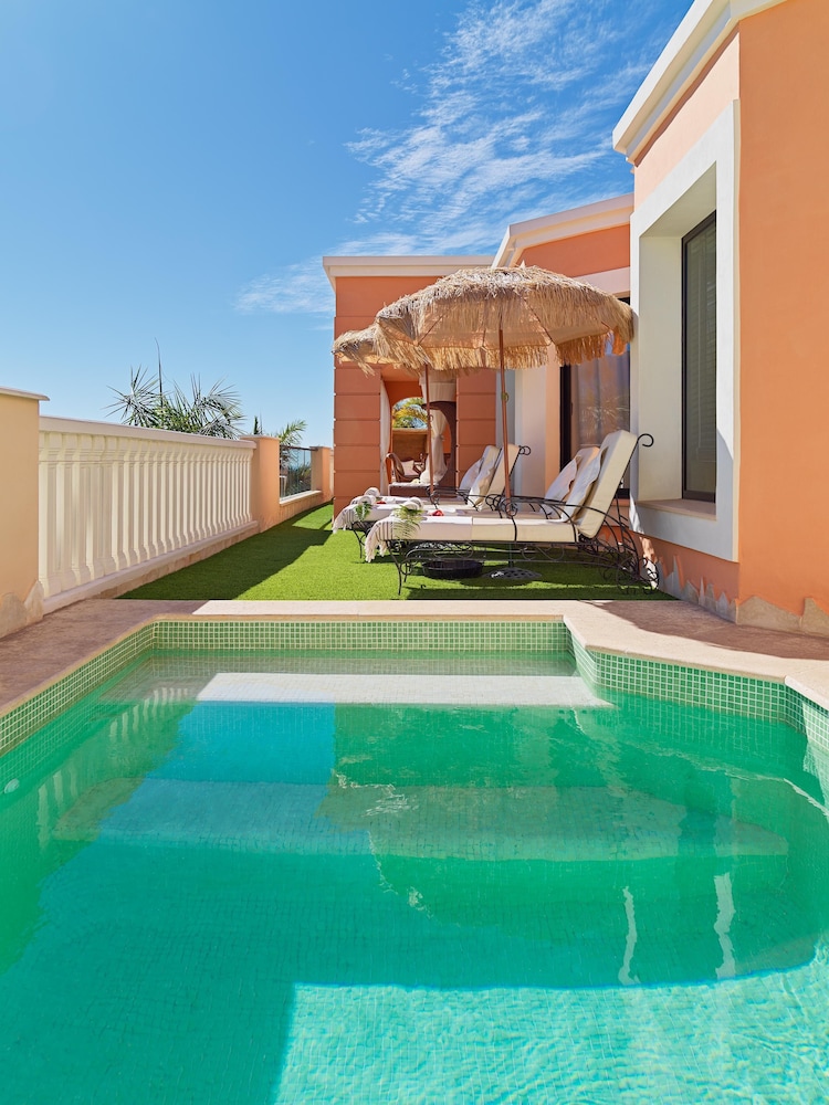 Royal Garden Villas & Spa