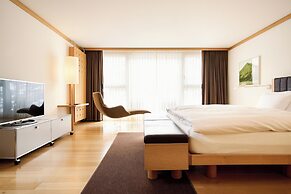 The Omnia