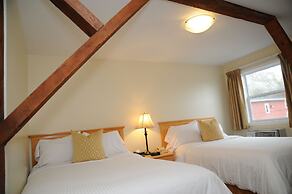 Smugglers Cove Inn