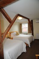 Smugglers Cove Inn