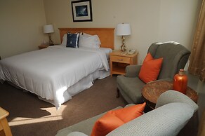 Smugglers Cove Inn