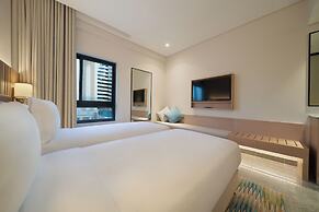 Arabian Park Dubai, an Edge by Rotana Hotel