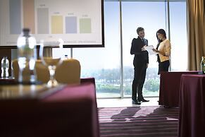 Arabian Park Dubai, an Edge by Rotana Hotel