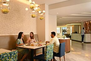 Arabian Park Dubai, an Edge by Rotana Hotel