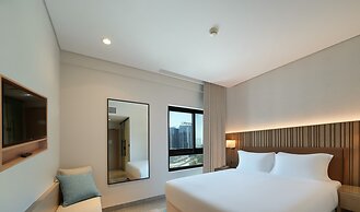 Arabian Park Dubai, an Edge by Rotana Hotel