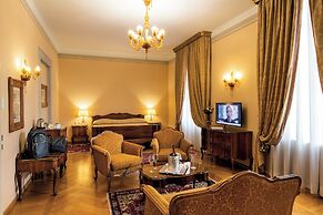 Villa Fenaroli Palace Hotel