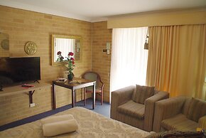 White Lanterns Motel