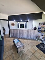 Summit Motel