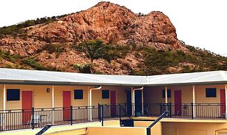 Summit Motel