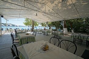 Avra Beach Hotel