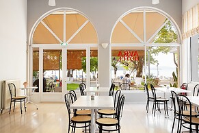 Avra Beach Hotel
