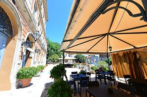 Hotel Iris