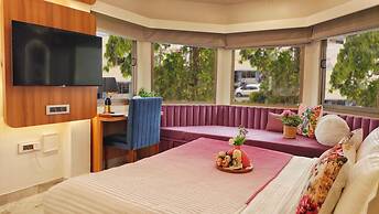 Hotel Sarang Palace