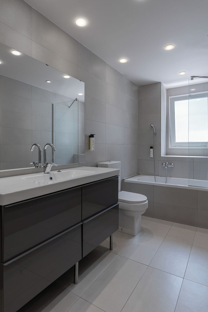 Piraeus City Hotel