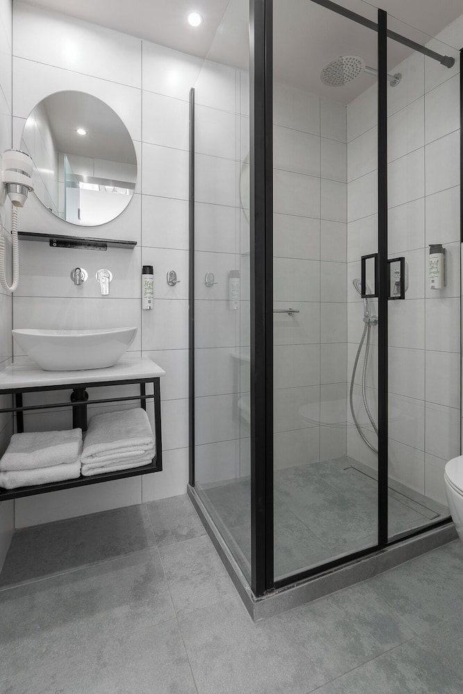 Piraeus City Hotel