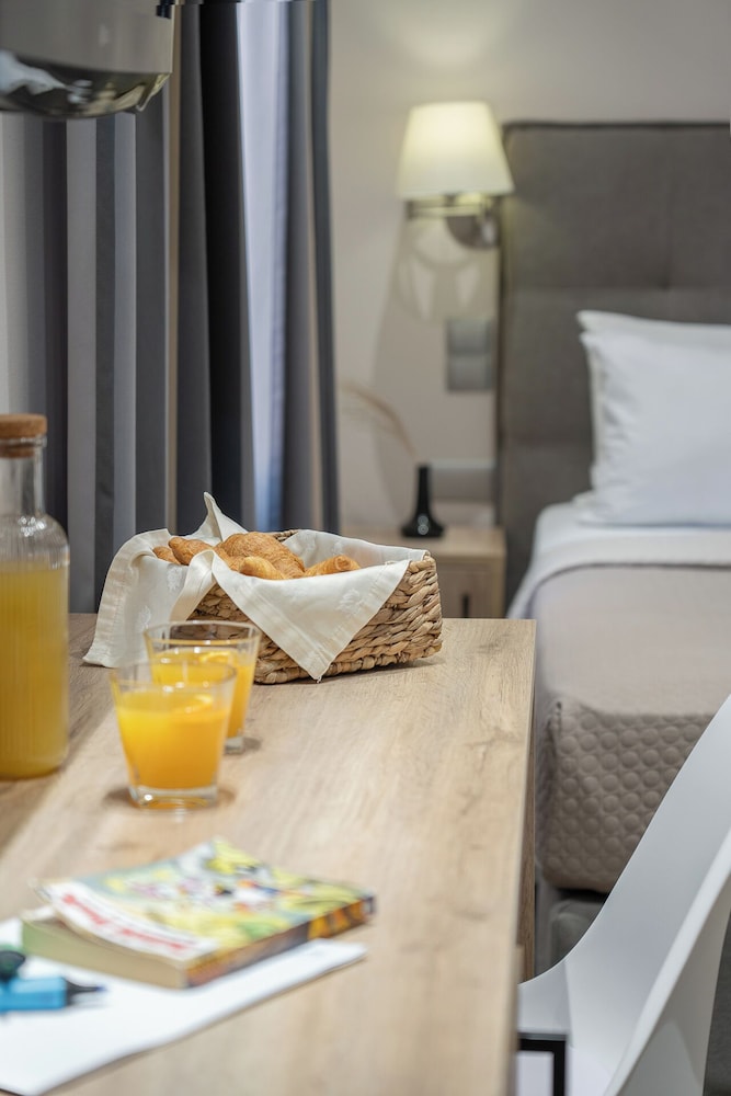 Piraeus City Hotel