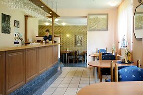 Amicus Hotel
