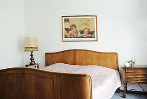 Amicus Hotel