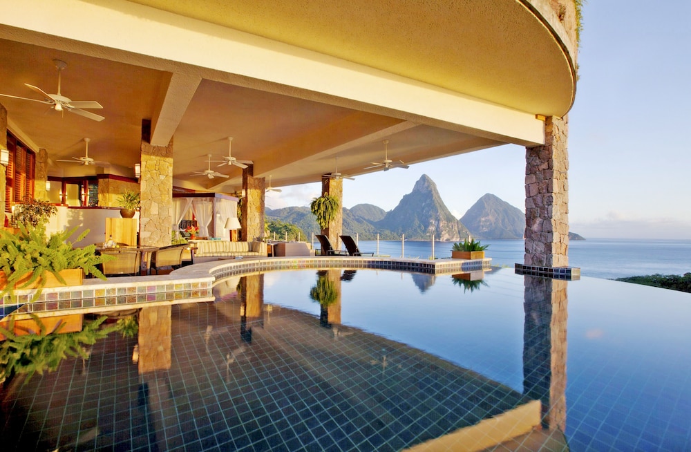 Jade Mountain Resort