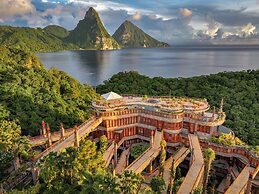 Jade Mountain Resort
