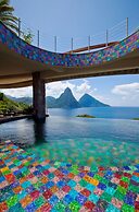 Jade Mountain Resort