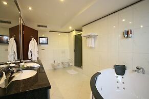 Ramada Hotel & Suites by Wyndham Bucharest North