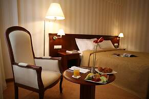 Ramada Hotel & Suites by Wyndham Bucharest North