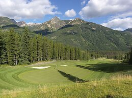 The Approach Hotel