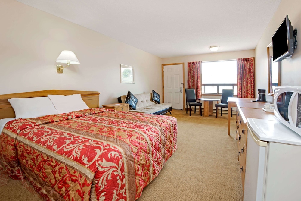 Knights Inn Midland, ON