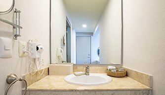 Ixchel Beach Hotel
