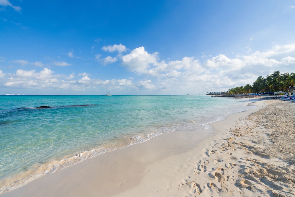 Ixchel Beach Hotel