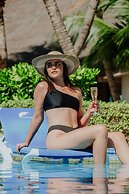 Ixchel Beach Hotel