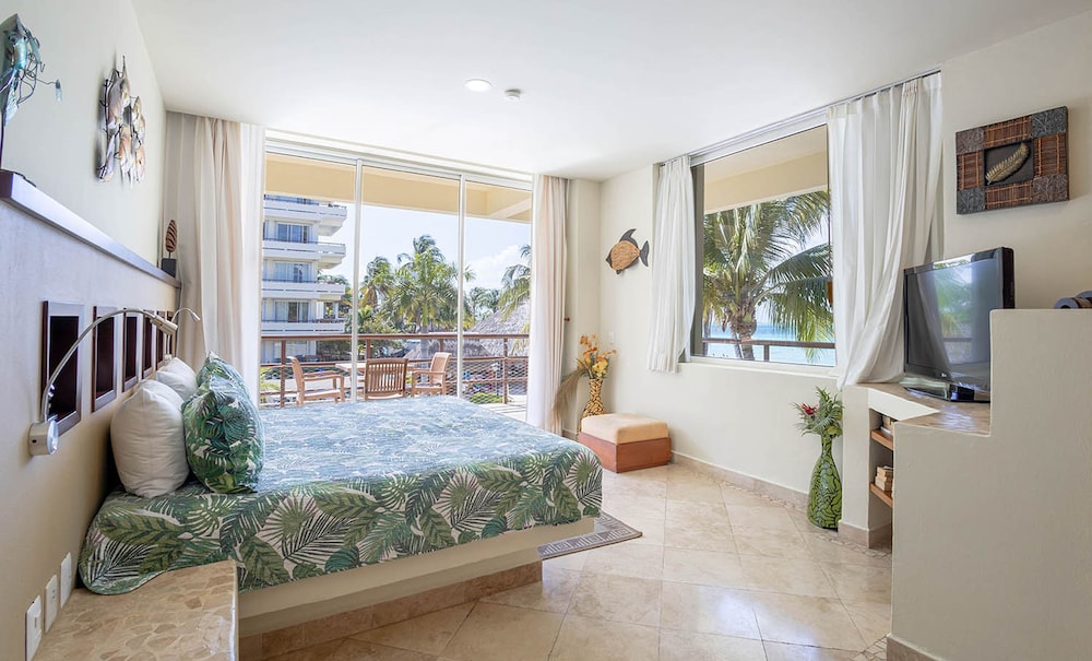 Ixchel Beach Hotel