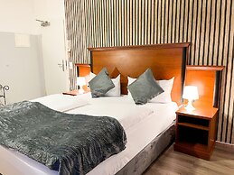 City Hotel West