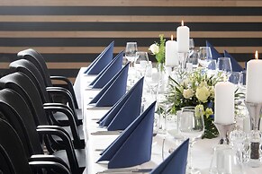 Park Inn by Radisson Oslo Airport Hotel West