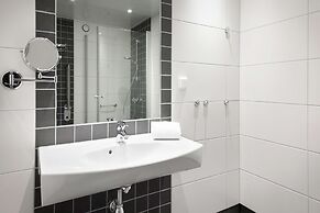Park Inn by Radisson Oslo Airport Hotel West
