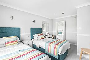 Waters Edge Hotel