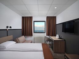 Hotel Cabin